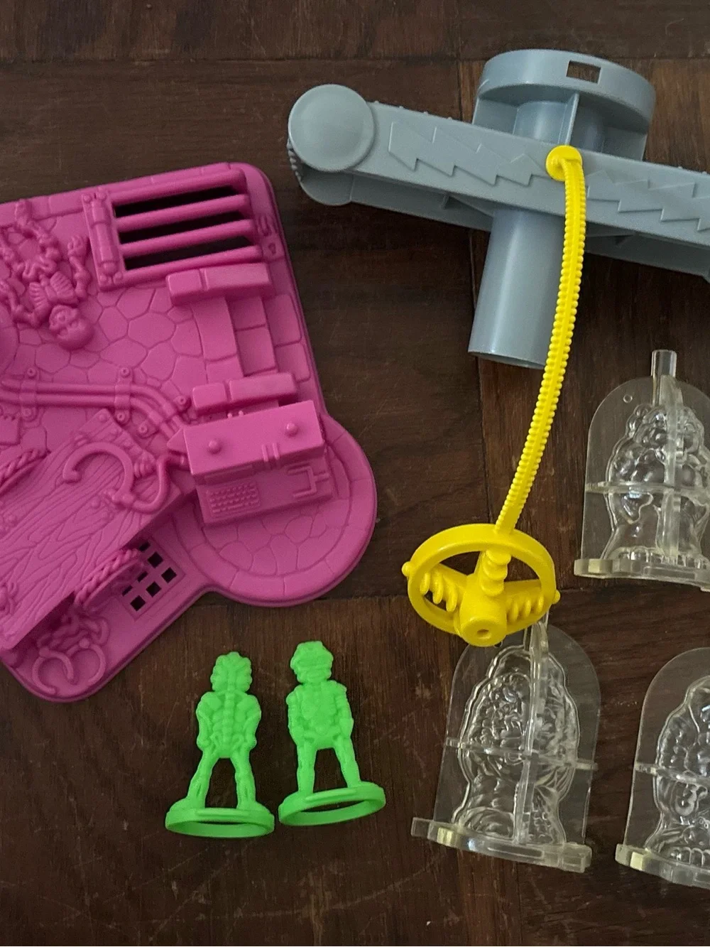 Play‑Doh Vintage Molds & Press Set - Pink Playset Pieces